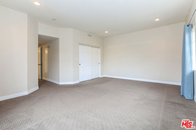 spare room featuring carpet floors