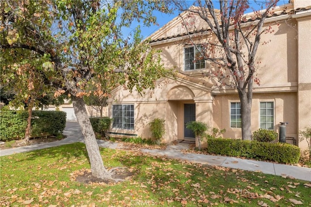 view of front of home with a front yard