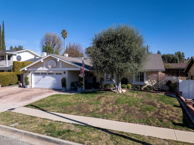 view of front of house featuring a garage and a front yard