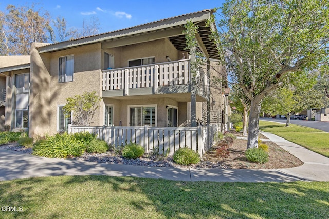 view of front of house with a balcony