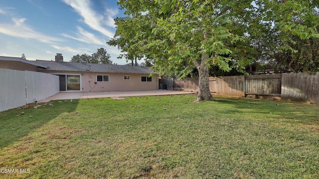 view of yard with a patio