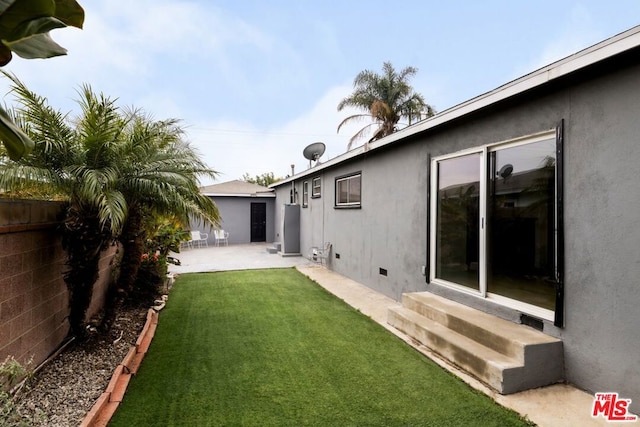 view of yard with a patio