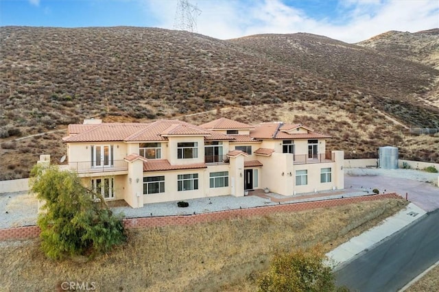 drone / aerial view featuring a mountain view