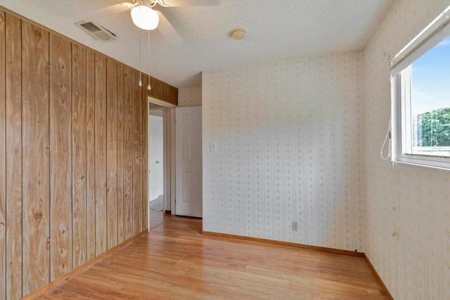 spare room featuring light hardwood / wood-style floors and ceiling fan