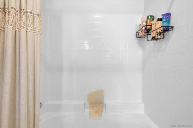 bathroom featuring shower / bathtub combination with curtain