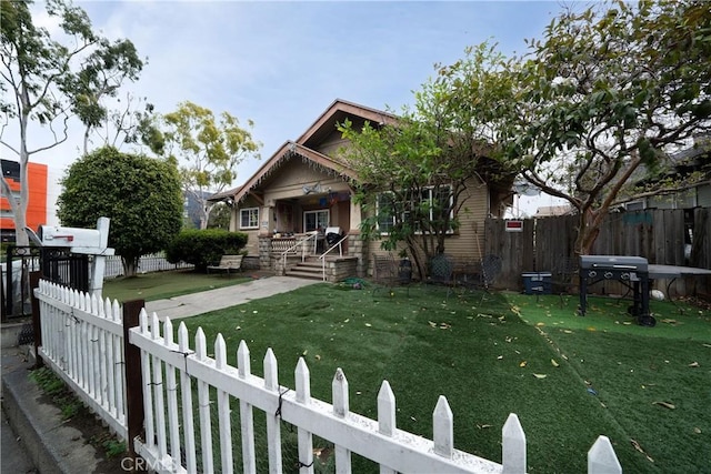 view of front of house featuring a front lawn and a fenced front yard