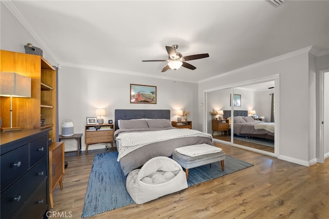 bedroom with crown molding, a closet, ceiling fan, and hardwood / wood-style flooring