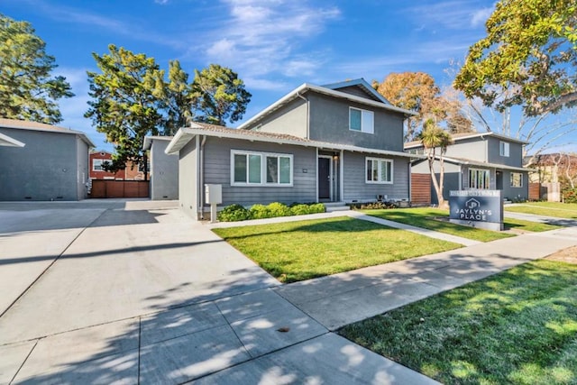 view of front property featuring a front yard