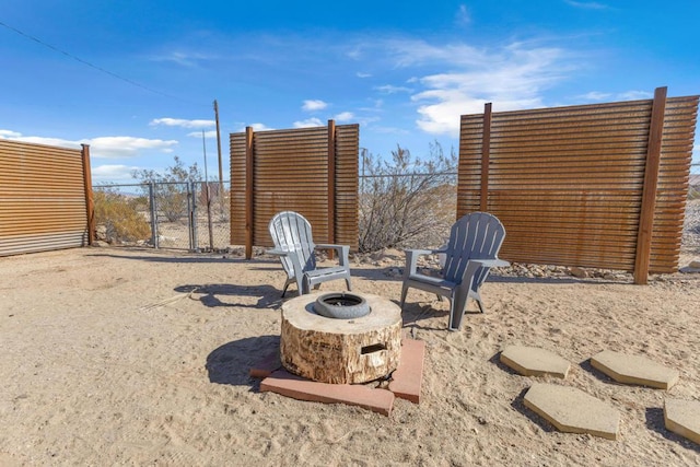 view of yard featuring a fire pit