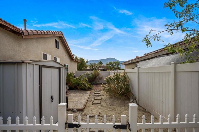 view of yard with a shed and a mountain view