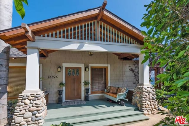 doorway to property with covered porch