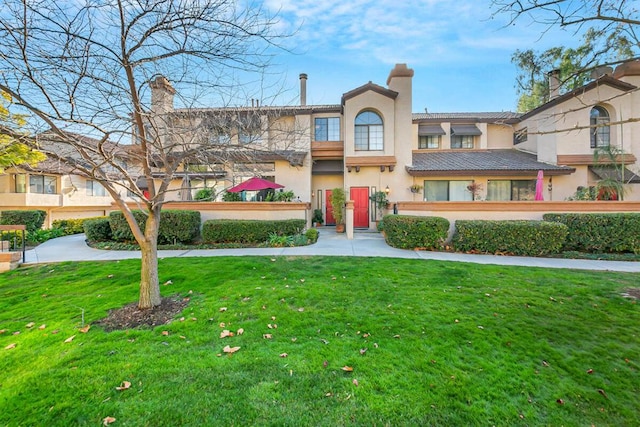 view of front of property with a front lawn