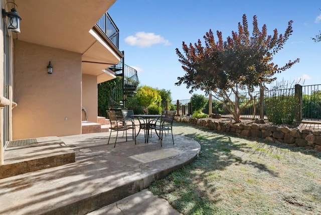 view of yard with a patio area