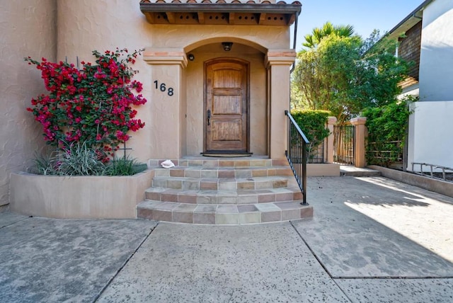 entrance to property featuring a patio