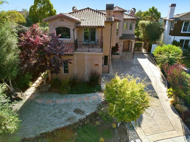 view of front facade with a patio