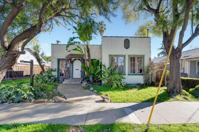 view of front of house with a front yard