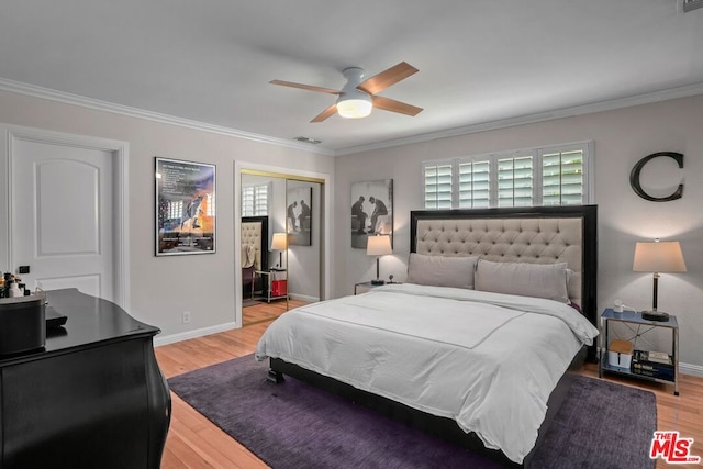 bedroom with crown molding, light hardwood / wood-style floors, a closet, and ceiling fan