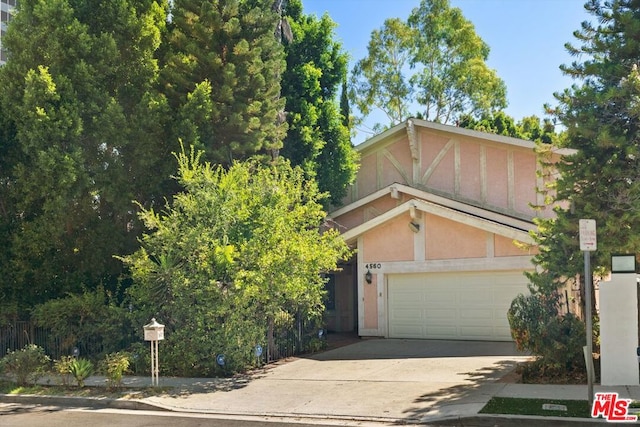 view of front facade with a garage