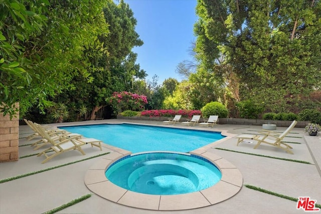 view of pool with an in ground hot tub and a patio