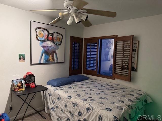 bedroom with ceiling fan