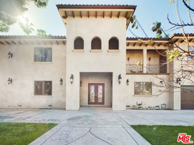 view of front of house with a patio area