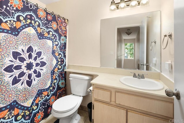 bathroom with toilet, a shower with shower curtain, and vanity