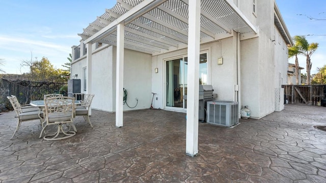 view of patio featuring a pergola