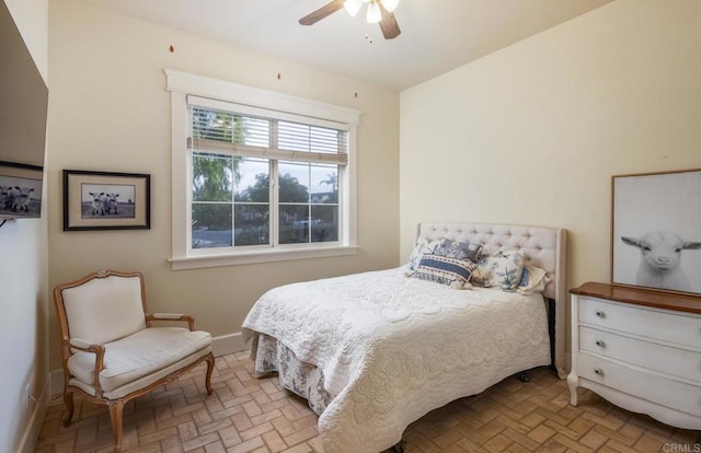 bedroom with ceiling fan