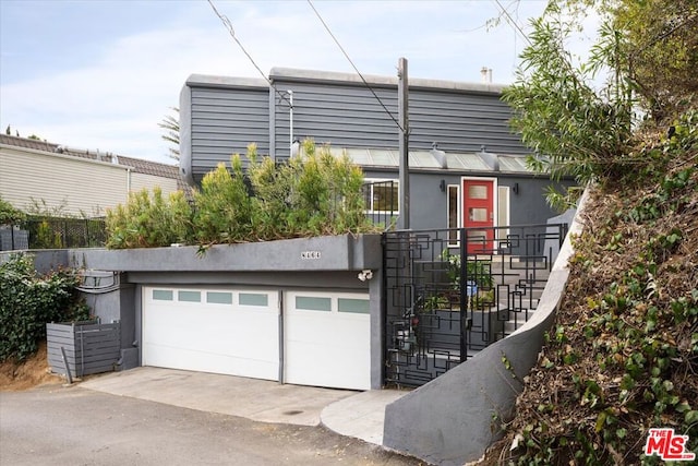 view of front facade featuring a garage