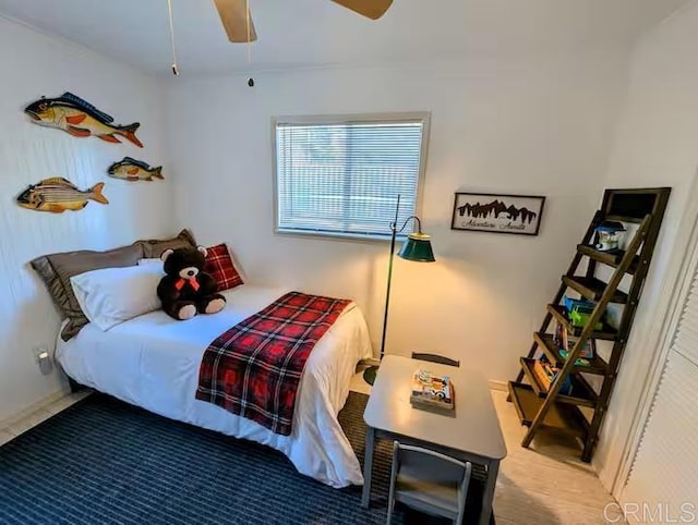 bedroom featuring ceiling fan