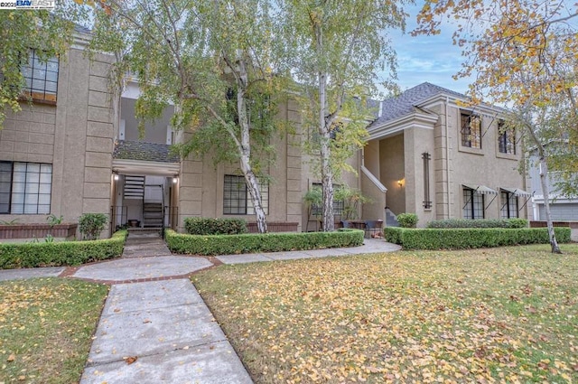 view of front of home with a front yard