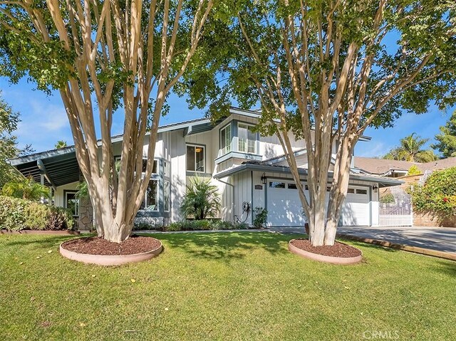 view of front facade with a garage and a front yard