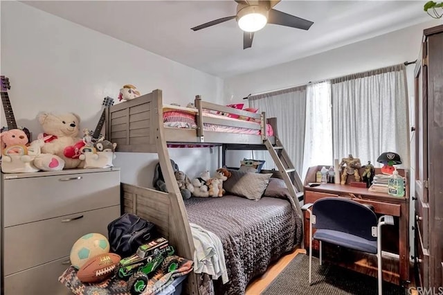 bedroom with ceiling fan