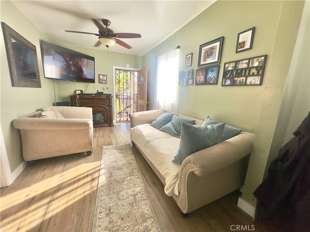 225 S Kern Ave, Los Angeles, CA 90022 - photo 2