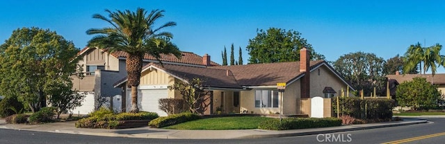 view of front facade featuring a garage