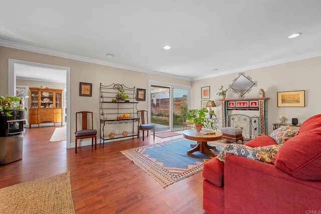 living area featuring ornamental molding, wood finished floors, and recessed lighting