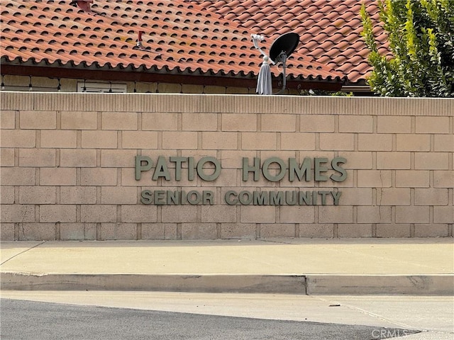 view of community / neighborhood sign