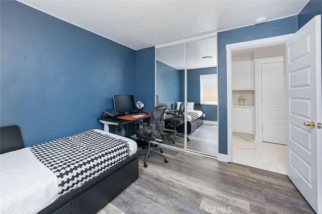 23726 La Salle Canyon Rd, Newhall, CA 91321 - bedroom with an office area and a closet