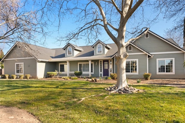 view of front facade featuring a front yard and covered porch