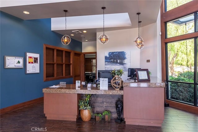 kitchen with recessed lighting, wood finish floors, visible vents, baseboards, and decorative light fixtures