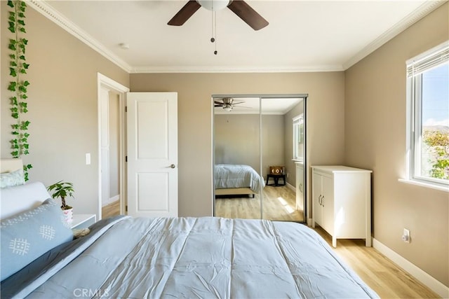 unfurnished bedroom with ornamental molding, light wood-type flooring, ceiling fan, and a closet