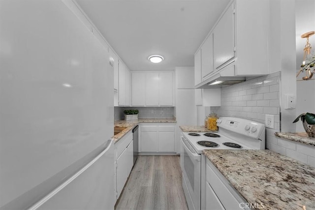 kitchen featuring sink, white cabinetry, white appliances, light hardwood / wood-style floors, and decorative backsplash