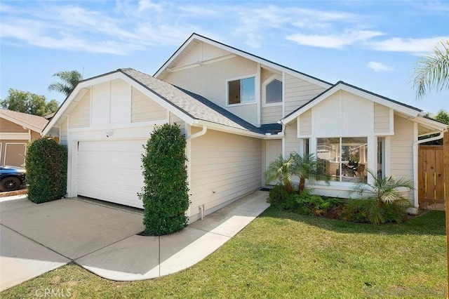 view of front facade featuring a front lawn