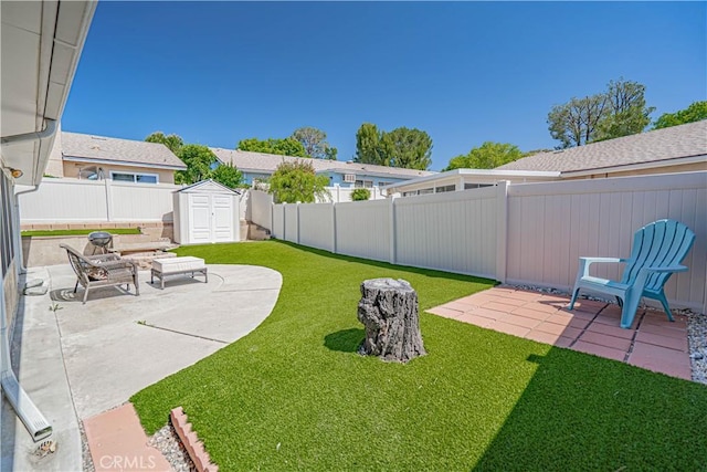 26478 Fairway Cir, Newhall, CA 91321 - view of yard with a patio