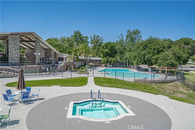 26478 Fairway Cir, Newhall, CA 91321 - community pool featuring a community hot tub and a patio