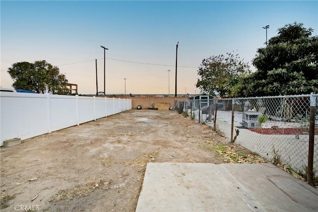 view of yard at dusk