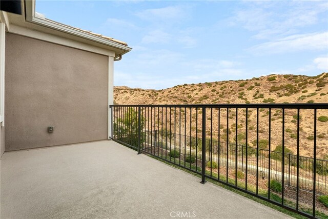 balcony featuring a mountain view