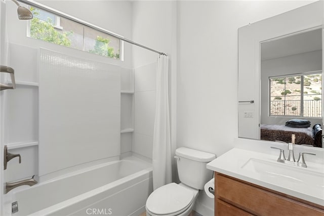 ensuite bathroom featuring toilet, ensuite bath, shower / tub combo with curtain, and vanity