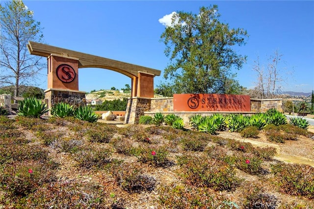 view of community / neighborhood sign