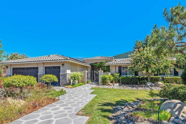 view of front of property featuring a garage and a front yard